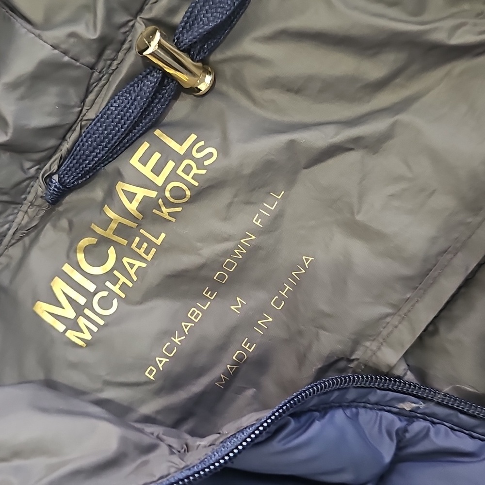 Michael Kors Navy Quilted light weight Puffer Jacket W/ Hood & Size M Packable - Picture 9 of 15